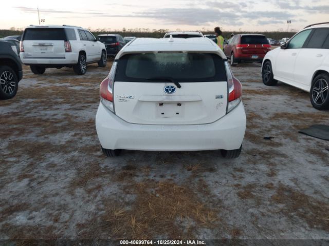JTDKDTB32F1087800 Toyota Prius C One