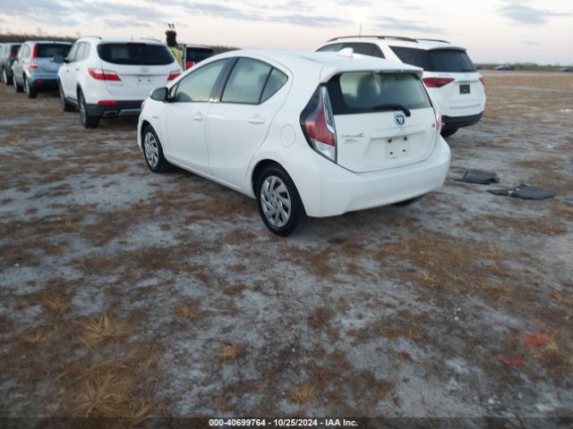 JTDKDTB32F1087800 Toyota Prius C One