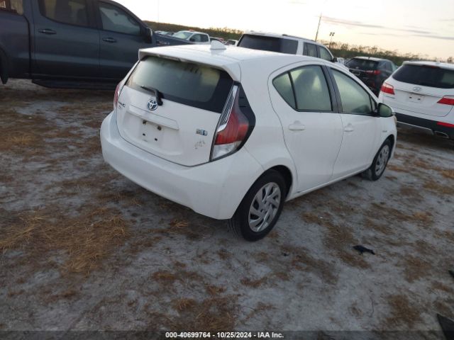 JTDKDTB32F1087800 Toyota Prius C One