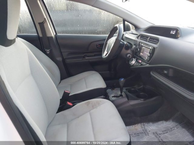 JTDKDTB32F1087800 Toyota Prius C One