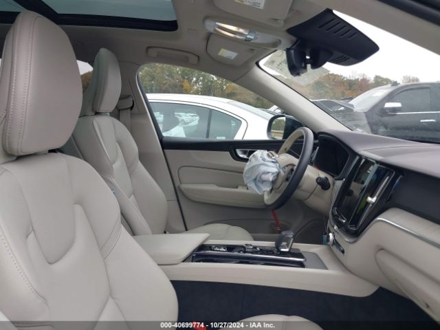 YV4L12RWXP1331991 Volvo Xc60 B5 Plus Dark Theme