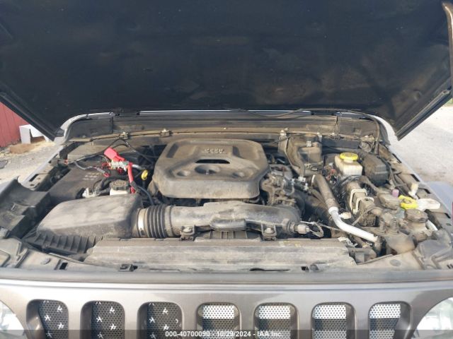 1C4HJXDN8JW199697 Jeep Wrangler Unlimited Sport S 4x4