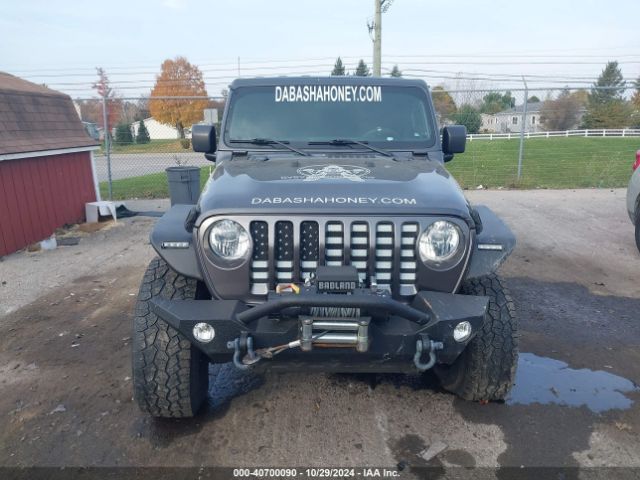 1C4HJXDN8JW199697 Jeep Wrangler Unlimited Sport S 4x4