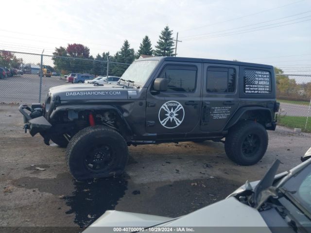 1C4HJXDN8JW199697 Jeep Wrangler Unlimited Sport S 4x4