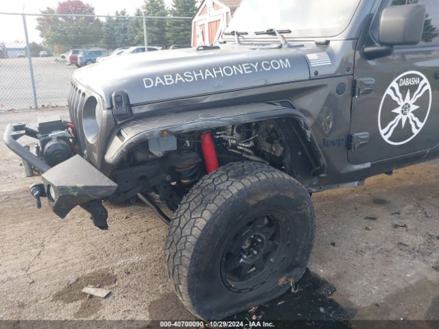 1C4HJXDN8JW199697 Jeep Wrangler Unlimited Sport S 4x4