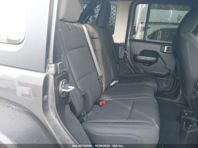 1C4HJXDN8JW199697 Jeep Wrangler Unlimited Sport S 4x4