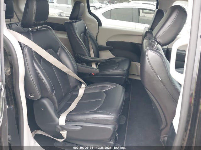 Chrysler Pacifica Hybrid Select 2024 2C4RC1S7XRR103170 Image 8