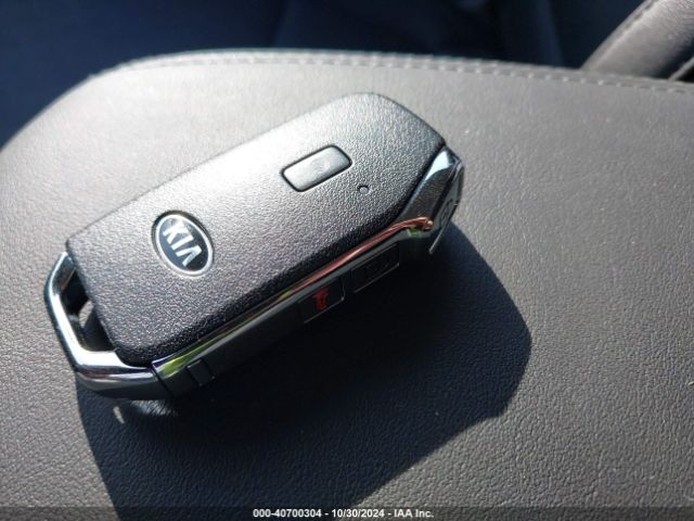 KNDERCAA3M7119873 KIA SELTOS EX