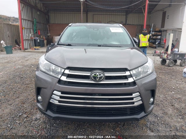 Toyota Highlander Limited Platinum 2018 5TDDZRFH2JS861574 Image 12