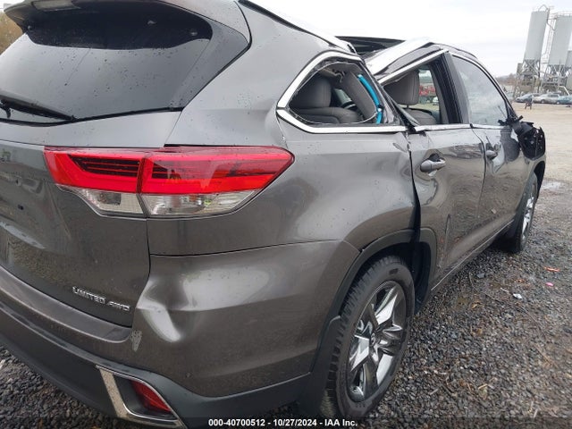Toyota Highlander Limited Platinum 2018 5TDDZRFH2JS861574 Image 18