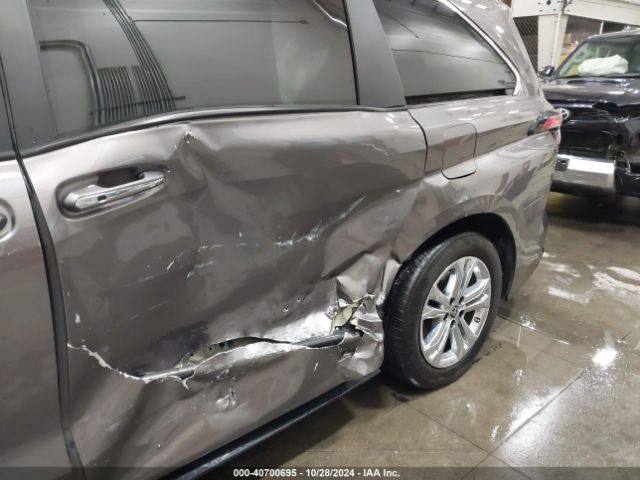 5TDDSKFC2NS054154 Toyota Sienna Xse