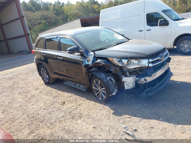 Toyota Highlander Xle 2018 5TDKZRFHXJS549607 Image 1