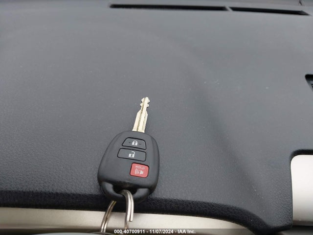 Toyota RAV4 LE 2015 JTMZFREVXFJ048980 Image 11