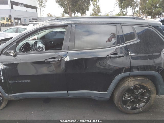 3C4NJCBB9JT502027 Jeep Compass Altitude Fwd