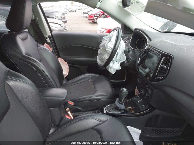 3C4NJCBB9JT502027 Jeep Compass Altitude Fwd