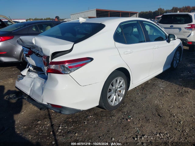 Toyota CAMRY LE 2019 4T1B11HK4KU744614 Image 4