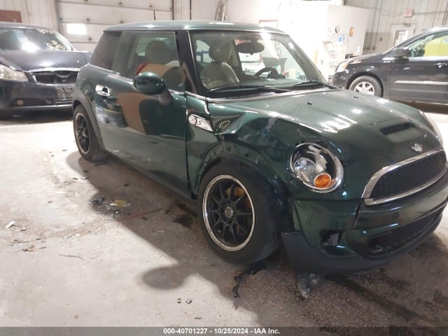 2011 MINI COOPER S WMWSV3C55BTY10757 Photo 0