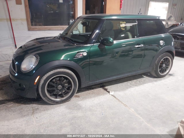 2011 MINI COOPER S WMWSV3C55BTY10757 Photo 1