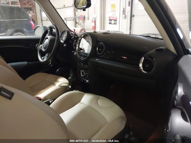 2011 MINI COOPER S WMWSV3C55BTY10757 Photo 4