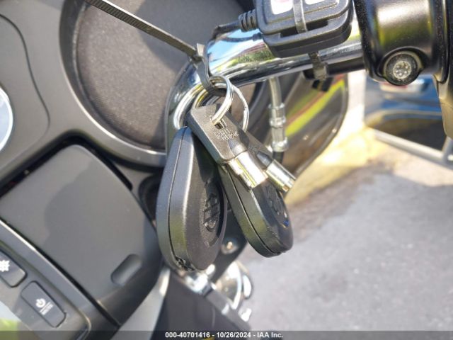 2018 HARLEY-DAVIDSON FLHTCUTG 1HD1MAD13JB852008 Photo 10