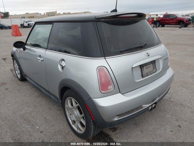 2005 MINI COOPER S WMWRE33465TD90505 Photo 2