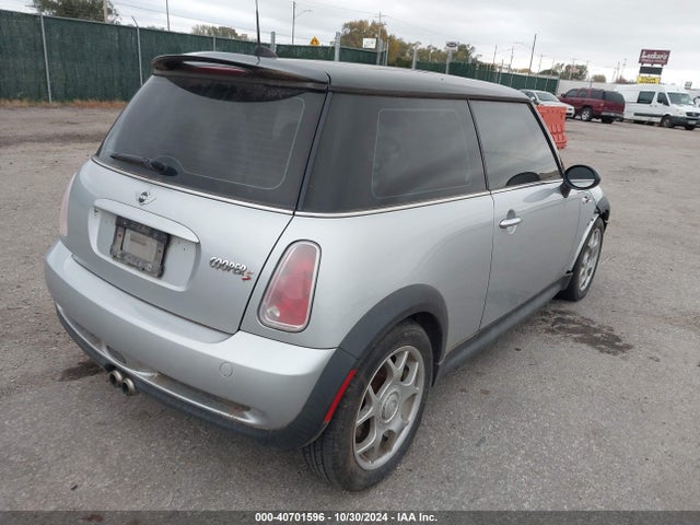 2005 MINI COOPER S WMWRE33465TD90505 Photo 3