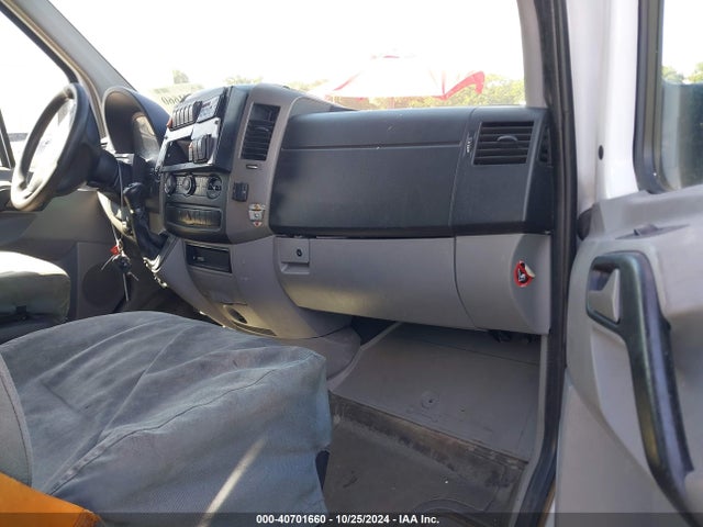 Mercedes-Benz Sprinter 2500 Normal Roof 2015 WD3PE7CC0F5975828 Image 5
