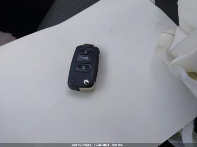 1VWAT7A35FC088139 Volkswagen Passat 1.8t Limited Edition
