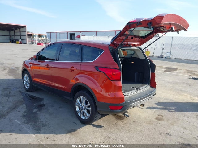Ford ESCAPE SE 2019 1FMCU0GD3KUC51872 Image 3
