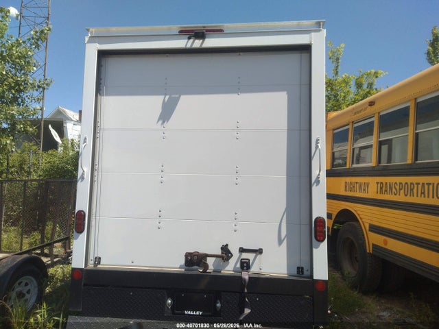 Продаж на аукціоні авто 2022 Ford Transit-350 Cutaway, vin: 1FDBF6P84NKA75894, номер лоту: 40701830