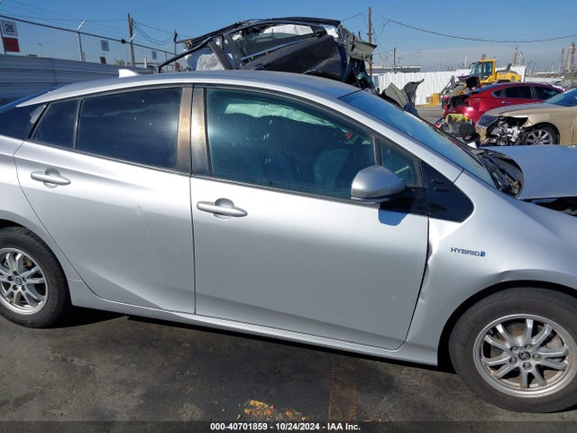 Toyota Prius Two Eco 2017 JTDKARFU1H3531061 Image 13