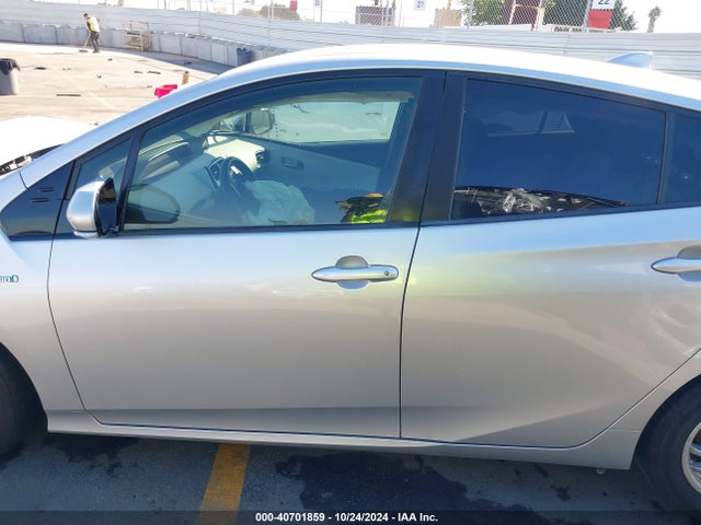 Toyota Prius Two Eco 2017 JTDKARFU1H3531061 Image 14