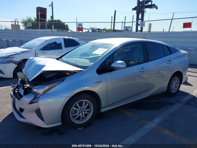Toyota Prius Two Eco 2017 JTDKARFU1H3531061 Image 2