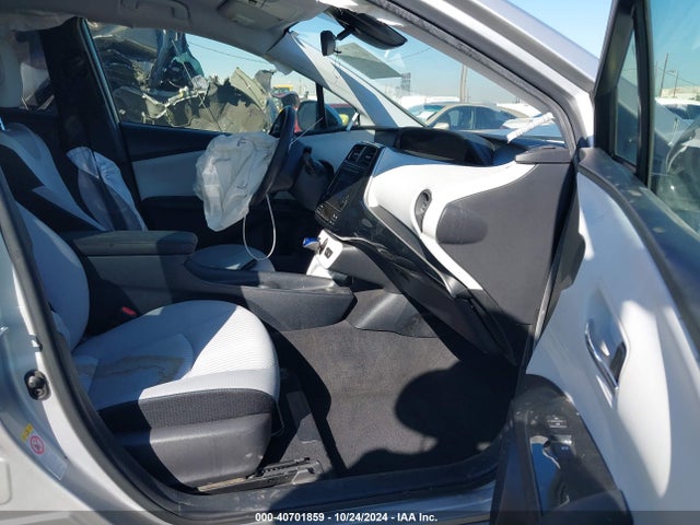 Toyota Prius Two Eco 2017 JTDKARFU1H3531061 Image 5
