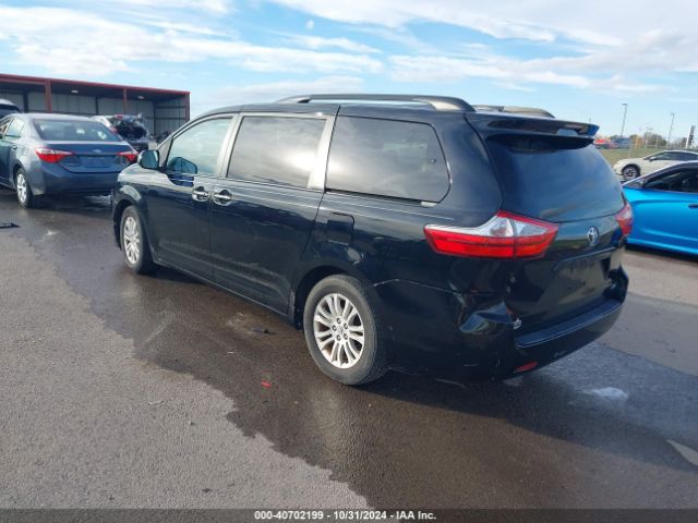 5TDYK3DC1FS689538 Toyota Sienna Xle 8 Passenger