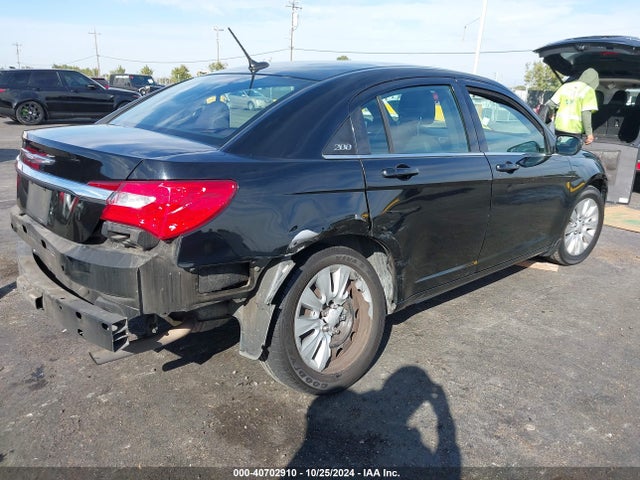 1C3CCBAB4EN212043 Chrysler 200 LX
