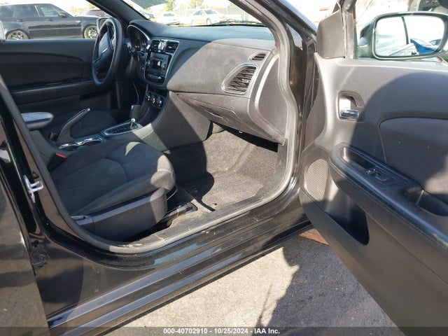 Chrysler 200 LX 2014 1C3CCBAB4EN212043 Image 5