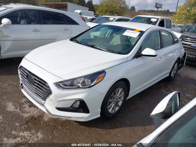 Hyundai SONATA SE 2018 5NPE24AF4JH623877 Image 2