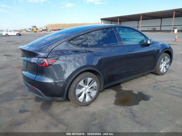 2024 TESLA MODEL Y 7SAYGDED8RF085723 Photo 3