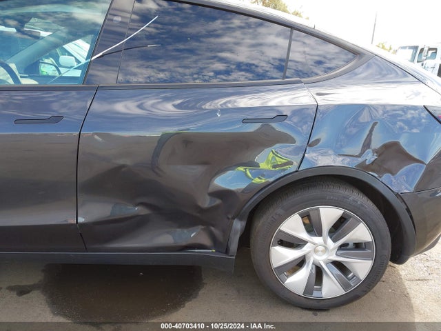 2024 TESLA MODEL Y 7SAYGDED8RF085723 Photo 5