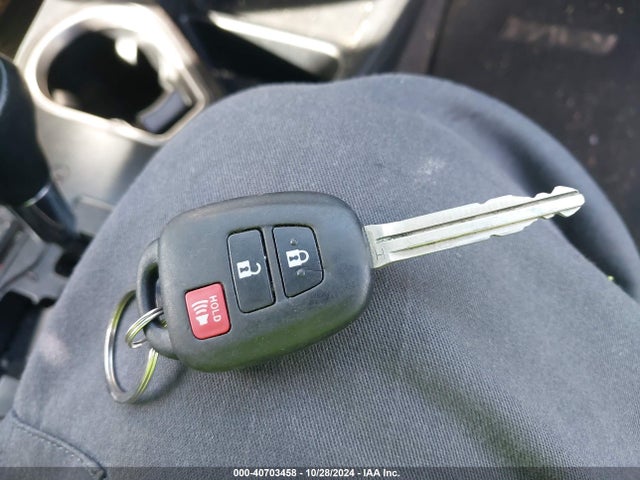 Toyota RAV4 LE 2016 JTMZFREVXGJ081754 Image 11
