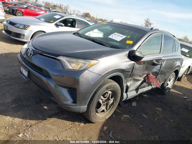 Toyota RAV4 LE 2016 JTMZFREVXGJ081754 Image 2