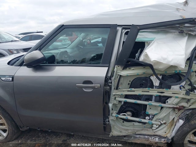 KIA SOUL + 2018 KNDJP3A51J7516632 Image 15