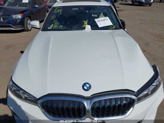 3MW89FF09R8E20701 BMW 3 Series 330i Xdrive
