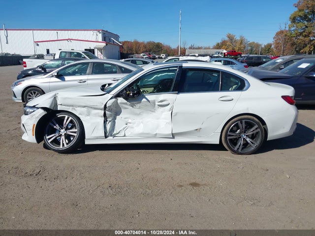 3MW89FF09R8E20701 BMW 3 Series 330i Xdrive