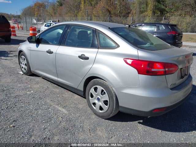 Ford FOCUS S 2016 1FADP3E29GL226903 Image 3