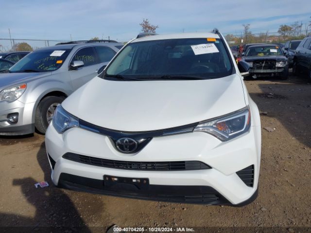 JTMZFREV7HJ708573 Toyota RAV4 LE