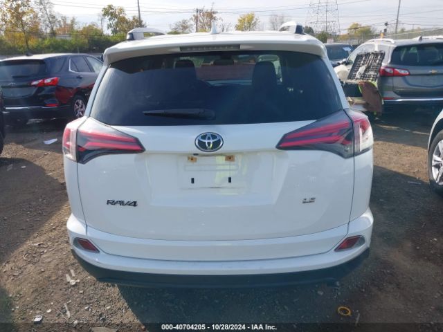 JTMZFREV7HJ708573 Toyota RAV4 LE