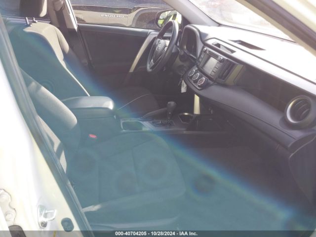 JTMZFREV7HJ708573 Toyota RAV4 LE