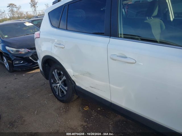 JTMZFREV7HJ708573 Toyota RAV4 LE